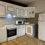 Pres D'un Chateau Avec Jardin, Terrasse, Parking Et Wifi, A 14 Km De Vichy - Fr-1-489-1 Billy (Allier)
