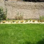 Pres D'un Chateau Avec Jardin, Terrasse, Parking Et Wifi, A 14 Km De Vichy - Fr-1-489-1 Tatil Evi