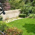Pres D'un Chateau Avec Jardin, Terrasse, Parking Et Wifi, A 14 Km De Vichy - Fr-1-489-1 *