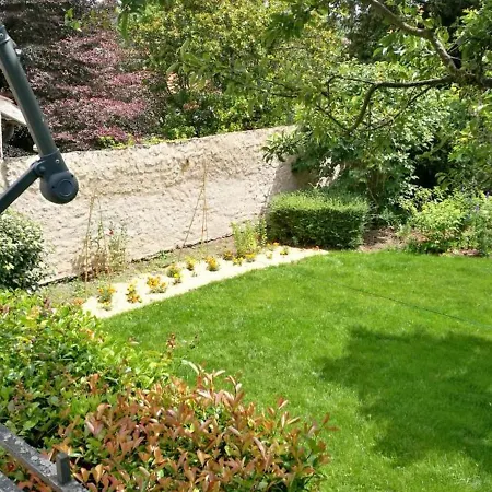 Pres D'un Chateau Avec Jardin, Terrasse, Parking Et Wifi, A 14 Km De Vichy - Fr-1-489-1 Holiday home Billy (Allier)