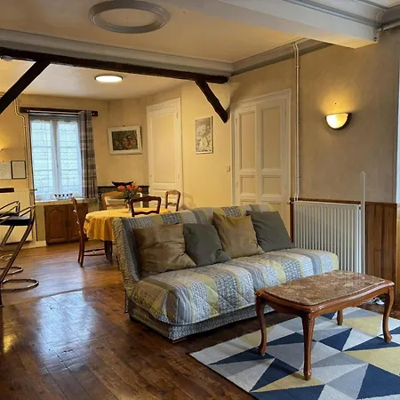 Дом отдыха Pres D'un Chateau Avec Jardin, Terrasse, Parking Et Wifi, A 14 Km De Vichy - Fr-1-489-1 Билли