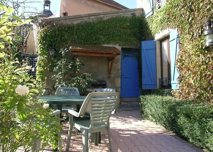 Pres D'un Chateau Avec Jardin, Terrasse, Parking Et Wifi, A 14 Km De Vichy - Fr-1-489-1 Дом отдыха