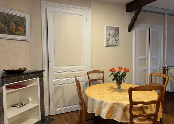 度假居 Pres D'un Chateau Avec Jardin, Terrasse, Parking Et Wifi, A 14 Km De Vichy - Fr-1-489-1