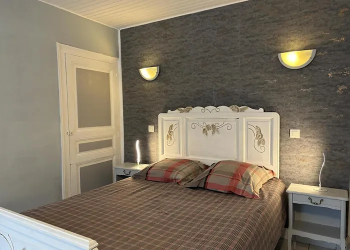 Pres D'un Chateau Avec Jardin, Terrasse, Parking Et Wifi, A 14 Km De Vichy - Fr-1-489-1 Дом отдыха