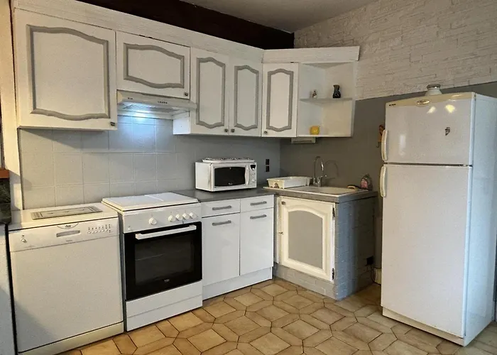 Pres D'un Chateau Avec Jardin, Terrasse, Parking Et Wifi, A 14 Km De Vichy - Fr-1-489-1 Билли